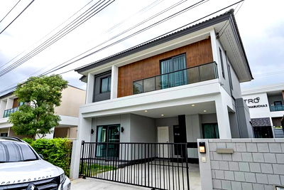 เช่าบ้านเดี่ยว ม.เทคโนโลยีพระจอมเกล้าธนบุรี : ให้เช่า Centro Rama2 – Phutthabuchaบ้านเดี่ยว 2 ชั้น 4 ห้องนอน 5 ห้องน้ำ เฟอร์นิเจอร์ครบ พร้อมอยู่