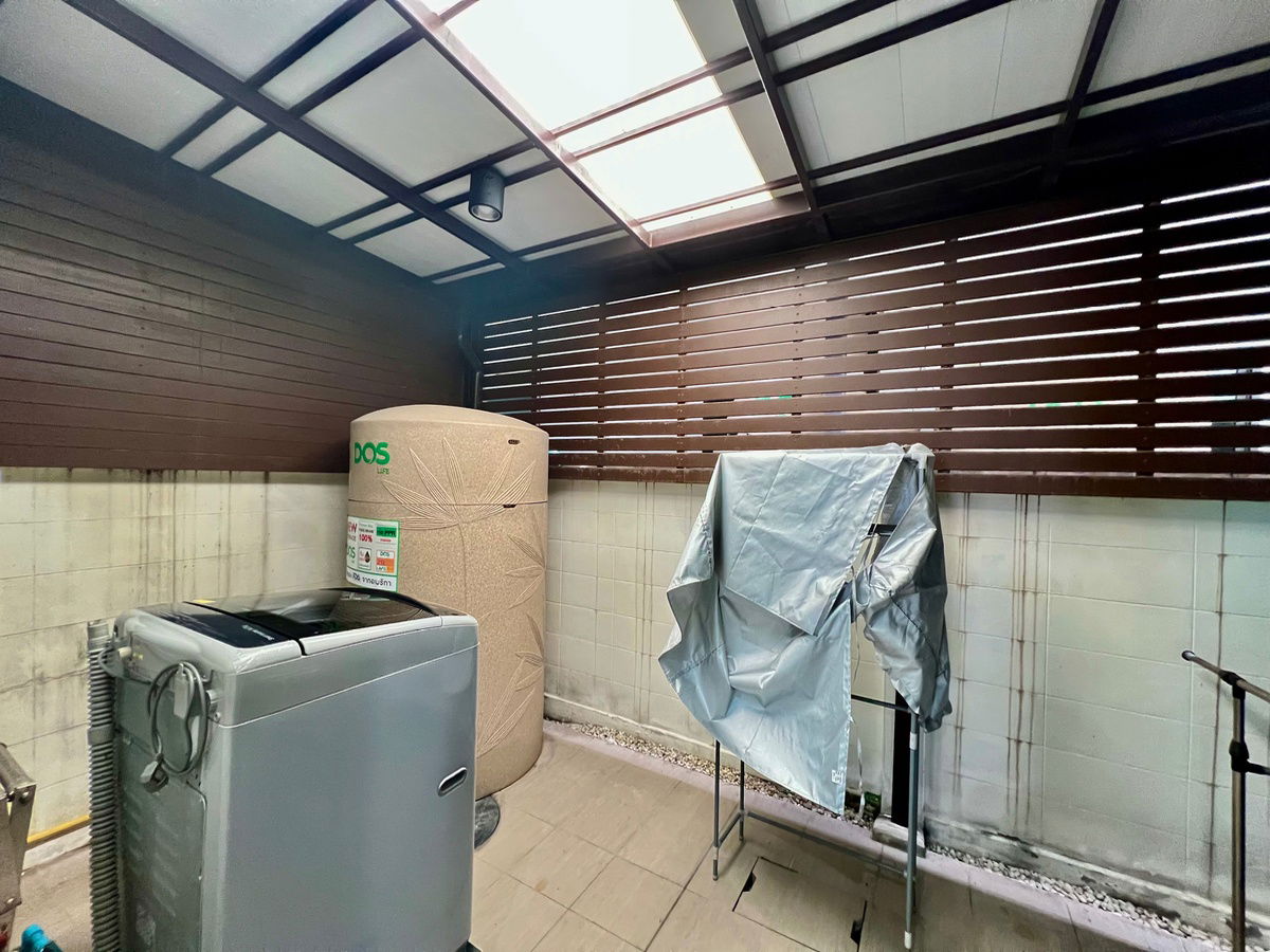 รูป 🌟 ขายทาวน์โฮม 3 ชั้น Supalai Essence ลาดพร้าว | ทำเลดี ใกล้ MRT ลาดพร้าว 101 🏡 ทาวน์โฮมสไตล์โมเดิร์น ฟังก์ชันลงตัว พร้อมครัวบิ้วอิน หน้าบ้านกว้าง - รูปที่ 10/26