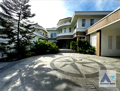 เช่าบ้านเดี่ยว วิทยาลัยสิ่งแวดล้อม : 🔼🔽 AccomA 📩  5 BR House in Chan Kasem (AA45038)