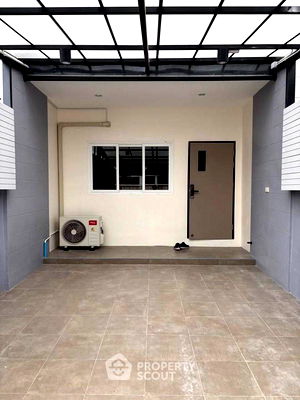 ทาวน์โฮม ถนนลาดพร้าววังหิน : ทาวน์เฮาท์ 2-ห้องนอน ใน ลาดพร้าว (ID 2430920)