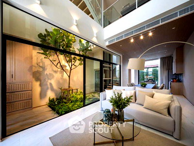 Townhouses for sale Bangkok : Spacious 3-BR 350 Sqm Townhouse At Sala Ladprao-Ratchayothin (ID 2430774)