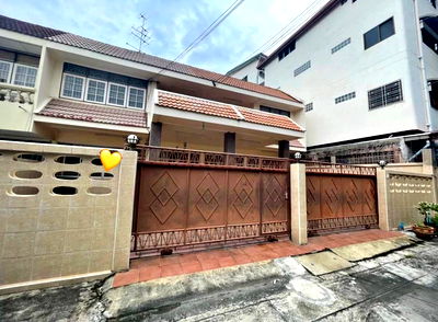 เช่าบ้านเดี่ยว วิทยาลัยอาชีวศึกษาธนบุรี : 💛ให้เช่าบ้าน ซอยจรัญสนิทวงศ์ 1 💛ขนาด 90 ตร.ว. 6 ห้องนอน เหมาะสำหรับครอบครัวใหญ่ทำเลใกล้ MRT ท่าพระ เพียง 500 ม.  และใกล้ BTS ตลาดพลู