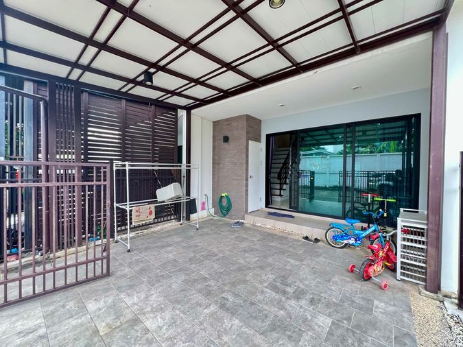 3-bed townhouse for sale, 181 sqm, 20 sq wah, Supalai Essence Ladprao