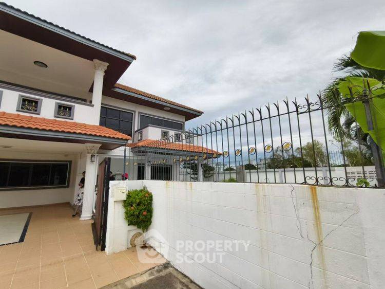 รูป บ้าน 4-ห้องนอน ใกล้ เมืองพัทยา (ID 2432852) - รูปที่ 4/4