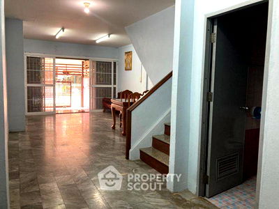 Townhouses for sale วิทยาลัยเทคนิคราชสิทธาราม : 4-BR Townhouse in Tha Kham (ID 2430862)