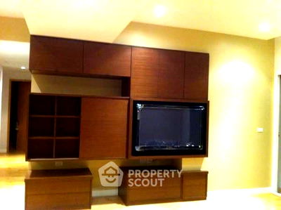 เช่าคอนโด เขตคลองเตย : คอนโด 3-ห้องนอน ที่ มิลเลนเนียม เรสซิเด้นส์ แอท สุขุมวิท คอนโดมิเนียม ใกล้ BTS อโศก (ID 2327077)