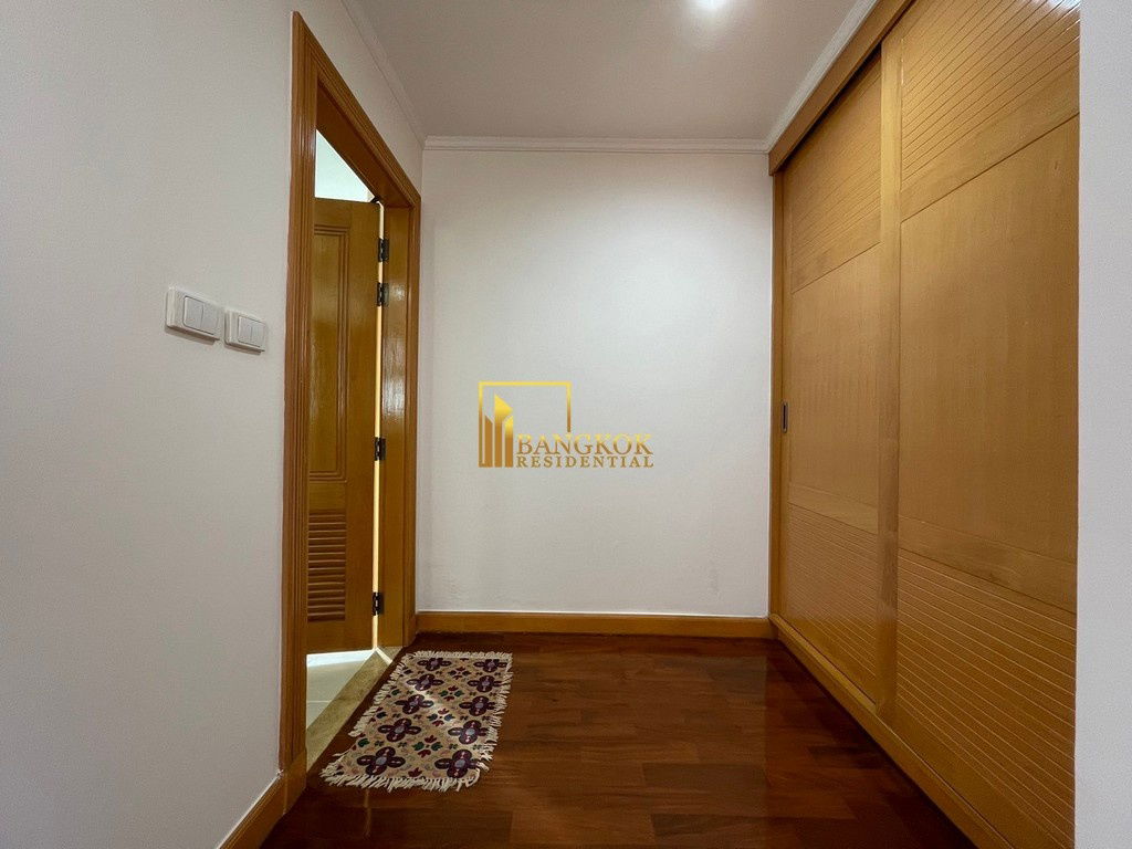รูป Very Spacious 4 Bedroom Apartment in Phrom Phong - BR0347AP - รูปที่ 22/54