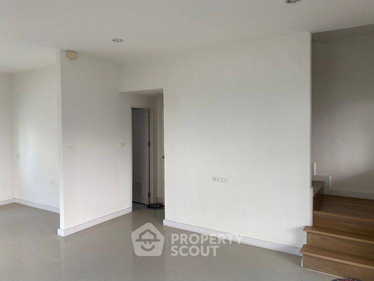 รูป ทาวน์เฮาท์ 3-ห้องนอน ใน ท่าแร้ง (ID 2430957) - รูปที่ 6/9