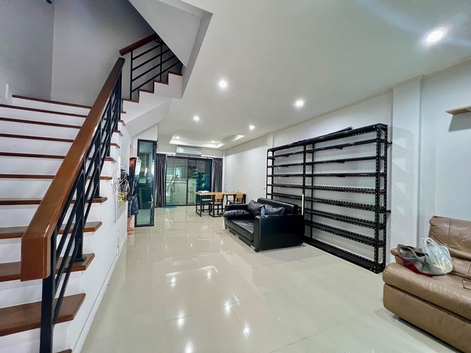 3-bed townhouse for sale, 181 sqm, 20 sq wah, Supalai Essence Ladprao