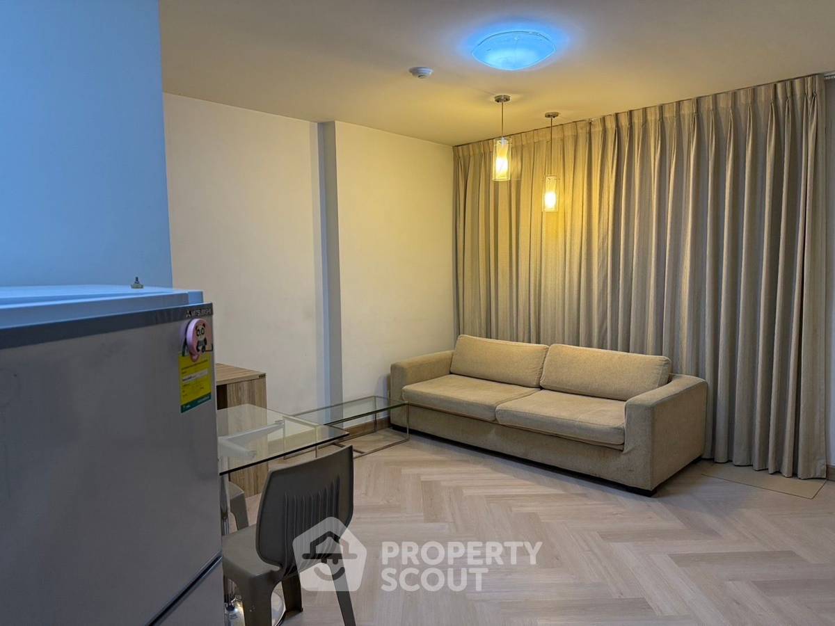 picture Studio Condo at Haven Phaholyothin Condominium near BTS Saphan Khwai (ID 2438397) - 1/13