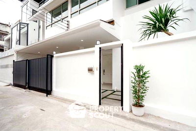 ทาวน์โฮม วิทยาลัยพยาบาลบรมราชชนนีกรุงเทพ : ทาวน์เฮาท์ 4-ห้องนอน ใกล้ ARL มักกะสัน (ID 2430806)