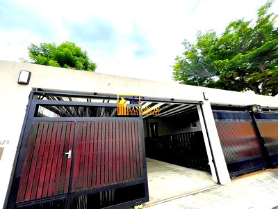 เช่าบ้านเดี่ยว สวนเบญจสิริ : Sophisticated 3 Bedroom House For Rent in Phrom Phong - BR28086SH