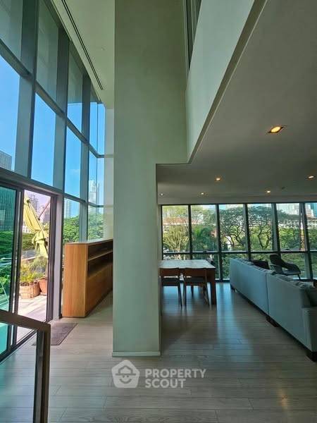 รูป คอนโด 2-ห้องนอน ที่ เดอะ รูม สุขุมวิท 21 ใกล้ MRT สุขุมวิท (ID 2325253) - รูปที่ 4/14