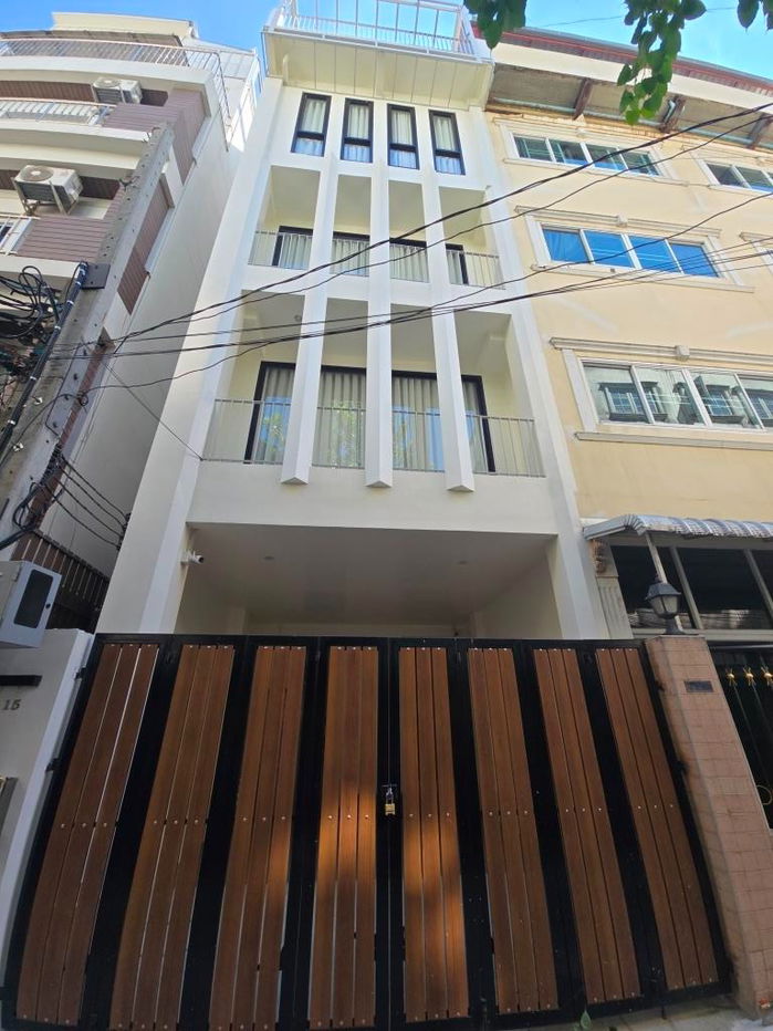 รูป ทาวน์เฮาส์ 5 ชั้น ตกแต่งใหม่ พื้นที่ 240 ตร.ม. 3 ห้องนอน วิวเมืองแบบพาโนรามาจากดาดฟ้า เดินเพียง 5 นาทีถึงสถานีรถไฟฟ้า BTS เซนต์หลุยส์ - รูปที่ 28/28