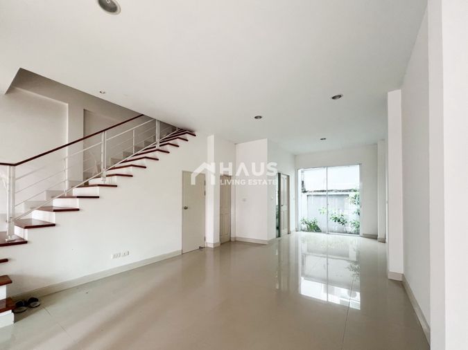 ขายทาวน์โฮม 3 ห้องนอน 167 ตร.ม. 24.2 ตร.ว. บ้านกลางเมือง เอสเซ้นส์ สาทร - ตากสิน 2