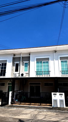 Townhouses for rent วิทยาลัยเทคนิคราชสิทธาราม : New house, never rented out before. Townhome near BTS Wutthakat | Casa City Kanlapaphruek–Sathorn.