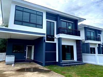 เช่าบ้านเดี่ยว พรีเมี่ยม เอาท์เล็ท เชียงใหม่ : ให้เช่าบ้านเดี่ยว 2 ชั้น มี 3 ห้องนอน 3 ห้องน้ำ 1 ห้องครัว จอดรถได้ 2 คัน