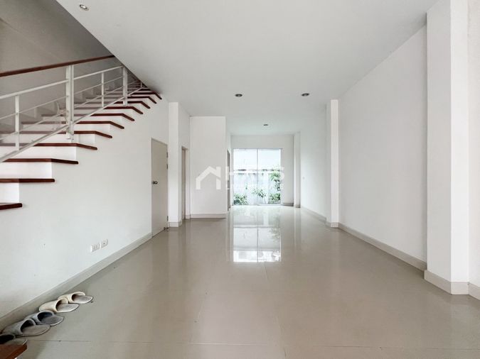 ขายทาวน์โฮม 3 ห้องนอน 167 ตร.ม. 24.2 ตร.ว. บ้านกลางเมือง เอสเซ้นส์ สาทร - ตากสิน 2