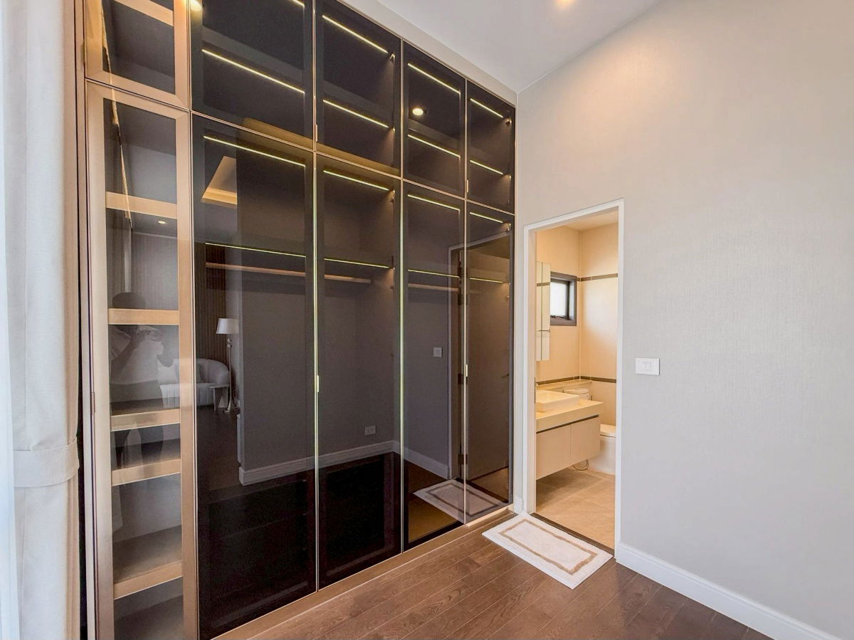 รูป LB030 ให้เช่าบ้านหรูสไตล์คฤหาสน์ โครงการ นาราสิริ กรุงเทพกรีฑา สังคมคุณภาพ ใกล้ที่สุดของความเป็นส่วนตัวและมาตรฐานการอยู่อาศัยระดับสูงสุด - รูปที่ 5/20