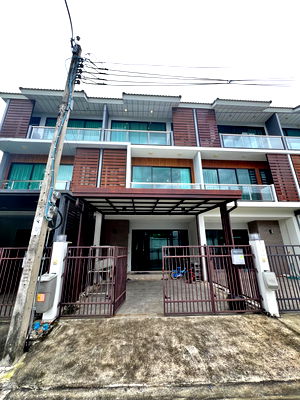 ทาวน์โฮม ม.รัตนบัณฑิต (อาแบค) : 🌟 ขายทาวน์โฮม 3 ชั้น Supalai Essence ลาดพร้าว | ทำเลดี ใกล้ MRT ลาดพร้าว 101 🏡 ทาวน์โฮมสไตล์โมเดิร์น ฟังก์ชันลงตัว พร้อมครัวบิ้วอิน หน้าบ้านกว้าง 