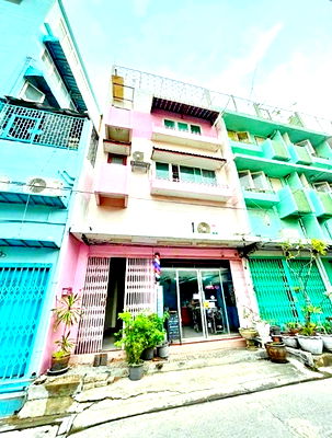 Shophouses for rent Ratchaphruek Road : for a hostel or Airbnb. Soi Petchkasem 10-20. MRT ThaPhra 345m. 4-story shophouse for rent including