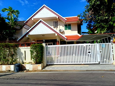 เช่าบ้านเดี่ยว ศาลหลักเมืองจังหวัดเชียงใหม่ : ให้เช่าบ้านเดี่ยว 2 ชั้นบ้านหลังใหญ่ มี 4 ห้องนอน 3 ห้องน้ำ 1 ห้องครัว จอดรถได้ 3 คัน 