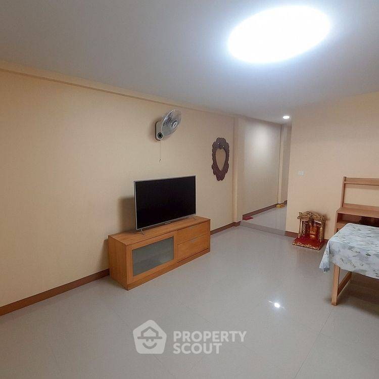 รูป ทาวน์เฮาท์ 4-ห้องนอน ใน มีนบุรี (ID 2430848) - รูปที่ 2/9