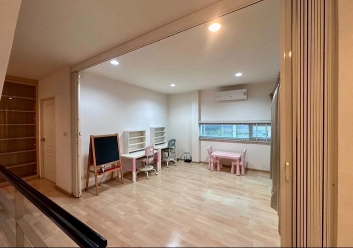 3-bed townhouse for rent, 235 sqm, 30 sq wah, NOBLE CUBE PATTANAKARN