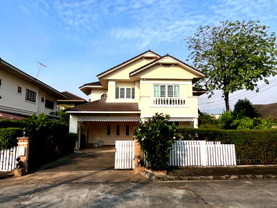 บ้านเดี่ยว สนามกีฬาสมโภชเชียงใหม่ 700 ปี :  ขายบ้านเดี่ยวสองชั้น   2 ห้องนอน  2 ห้องน้ำ  1 ห้องครัว 1 ห้องทำงาน  4 ที่จอดรถ