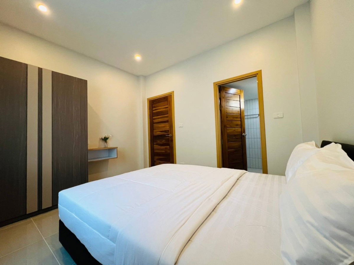 picture Two storey house for rent with 3 bedrooms,3 toilets and 1 kitchen.  - 21/24