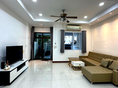 เช่าทาวน์โฮม ศูนย์วัฒนธรรมแห่งประเทศไทย : [ให้เช่า] ทาวน์โฮม ประชาราษฎร์บำเพ็ญ 15, ห้วยขวาง | 3 ห้องนอน 2 ห้องน้ำ *สนใจติดต่อ Line@280ptgmm