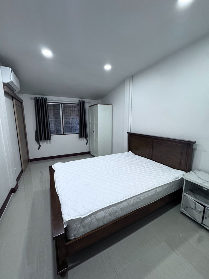 รูป [ให้เช่า] ทาวน์โฮม รัชดา 18, ห้วยขวาง | 5 ห้องนอน *สนใจติดต่อ Line @280ptgmm - รูปที่ 13/19