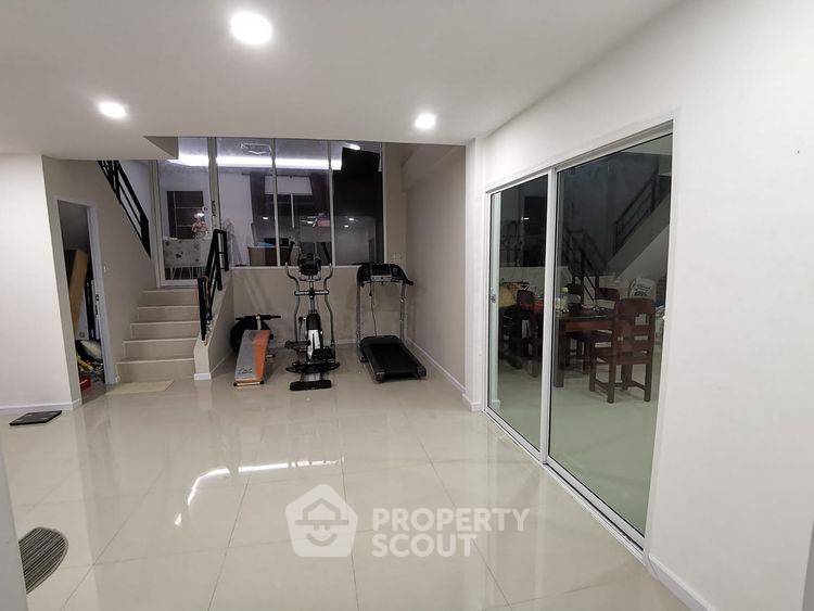 รูป ทาวน์เฮาท์ 2-ห้องนอน ใน สามวาตะวันตก (ID 2430863) - รูปที่ 20/20