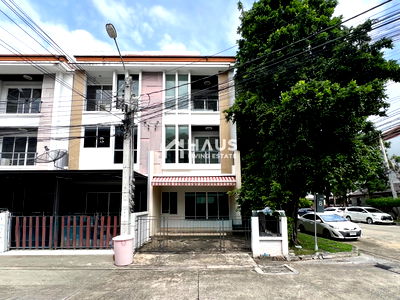 ทาวน์โฮม ถนนวุฒากาศ : 🔥 ขายทาวน์โฮม บ้านกลางเมือง สาทร-ตากสิน 2 🔥 / 3 ห้องนอน #TKAL001