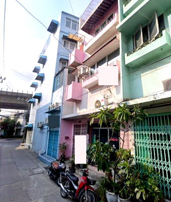 เช่าอาคารพาณิชย์ วิทยาลัยอาชีวศึกษาธนบุรี : MRT ท่าพระ 345 ม. ให้เช่าตึกแถว 4 ชั้นรวมดาดฟ้า 20 ตร.วา. 260 ตร.ม. วงเวียนใหญ่ 1.3 กม. 4 นอน 4 น้ำ Airbnb ซ.เพชรเกษม 10-20 แยก-ท่าพระ