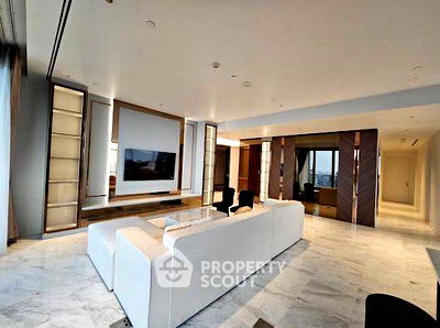Condos for rent Shrewsbury International School : 4-BR Condo at Four Seasons Private Residences Bangkok near BTS Saphan Taksin (ID 2433357)