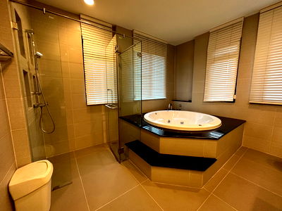 เช่าบ้านแฝด รร.สายอักษร : หมู่บ้านแกรนด์บางกอก บูเลอวาร์ด รัชดา-รามอินทรา 2 (ให้เช่า โทรสอบถาม0982671124)