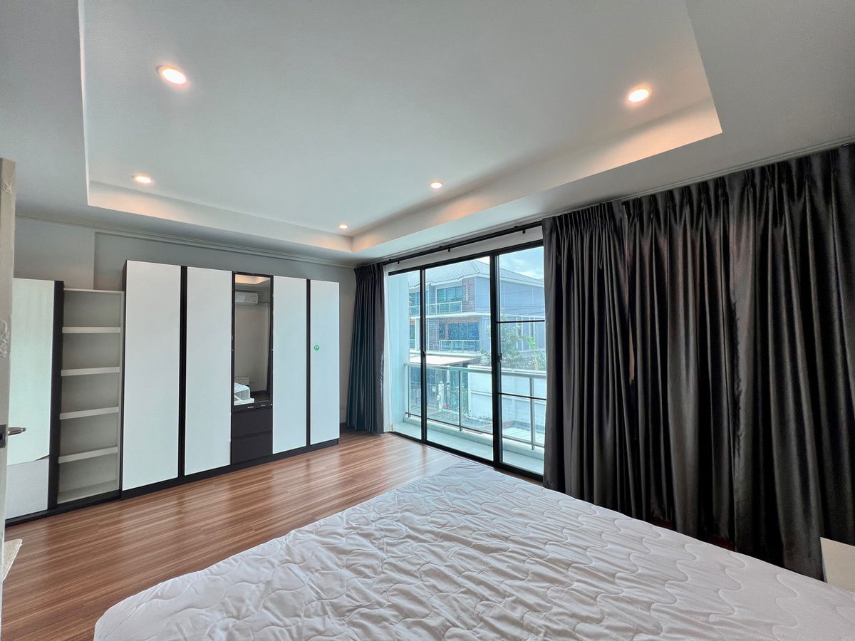 รูป 🌟 ขายทาวน์โฮม 3 ชั้น Supalai Essence ลาดพร้าว | ทำเลดี ใกล้ MRT ลาดพร้าว 101 🏡 ทาวน์โฮมสไตล์โมเดิร์น ฟังก์ชันลงตัว พร้อมครัวบิ้วอิน หน้าบ้านกว้าง - รูปที่ 14/26