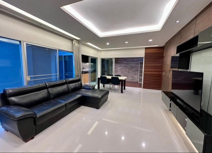 3-bed townhouse for rent, 235 sqm, 30 sq wah, NOBLE CUBE PATTANAKARN