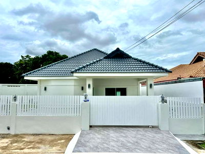 Houses for sale Pornprapanimit Road : 🇬🇧 Beautiful single-storey corner house  Land 332 sqm (83 sq. wah) 