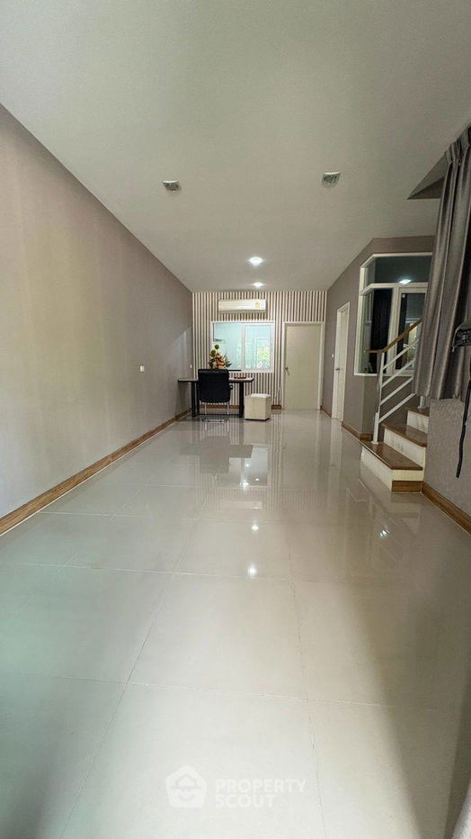 รูป ทาวน์เฮาท์ 4-ห้องนอน ใกล้ MRT แยกติวานนท์ (ID 2430992) - รูปที่ 1/14