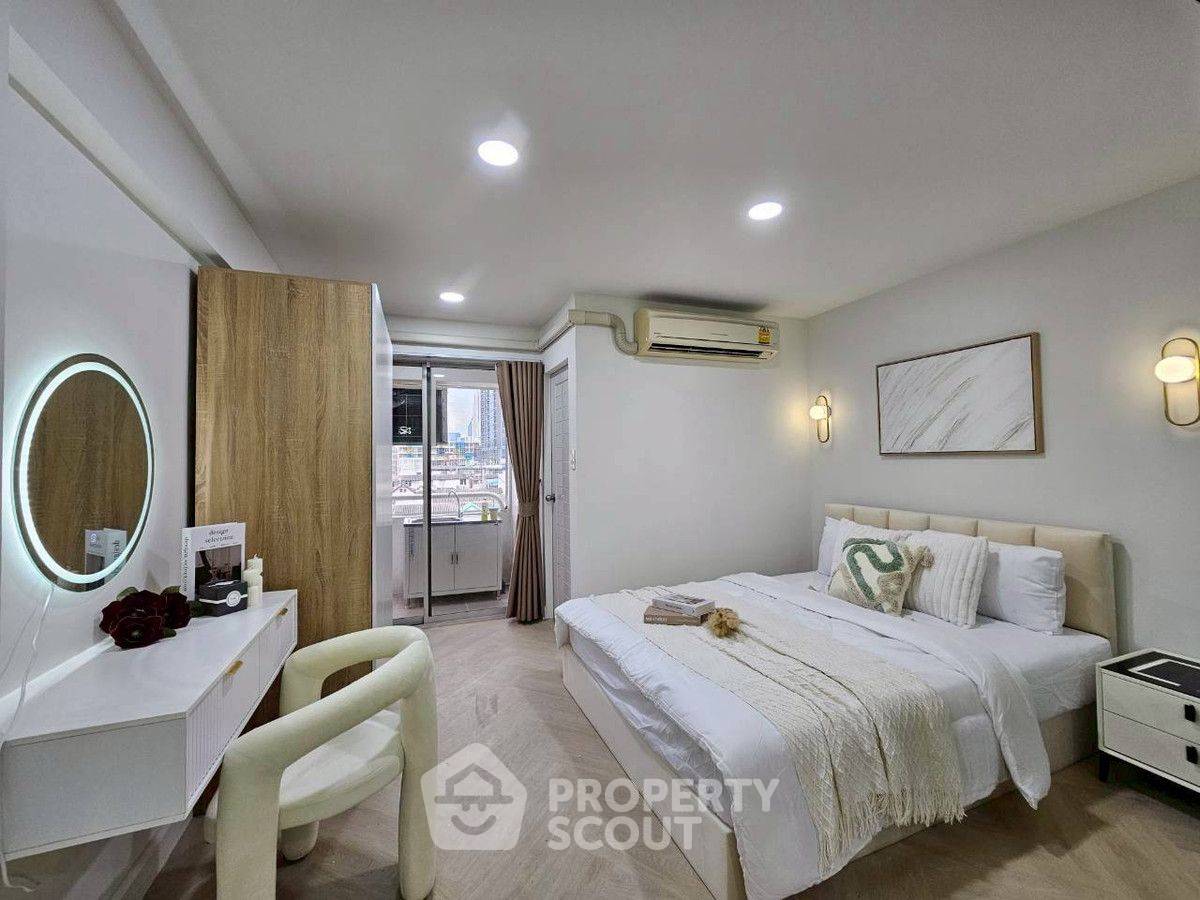 picture 1-BR Condo at Ratchada City Condominuim near MRT Huai Khwang (ID 2431040) - 2/11