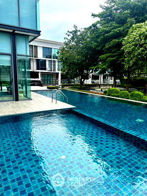 Townhouses for sale Lat Krabang : 3-BR Townhouse in Khlong Song Ton Nun (ID 2430911)