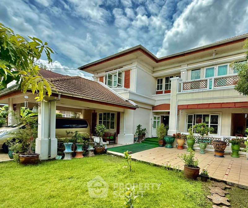 Houses for sale : Pet-Friendly 4-BR House For Sale, Maneeya Masterpiece Rattanathibet Near MRT Sai Ma (400m) (ID 2431410)