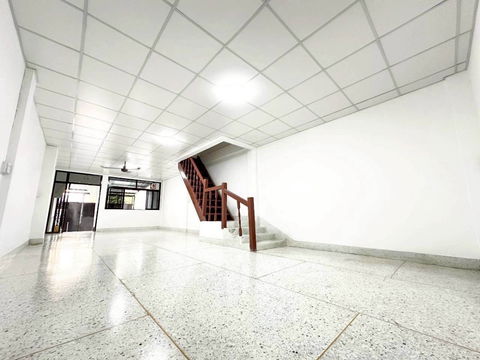 🏡⭐ Lease! 2-Story Townhome Niran Townhome (3 Bed 2 Bath, 24 sq.wa.) Fully Furnished + Appliances! Near BTS Punnawithi / MRT Suan Luang Rama IX 🚆