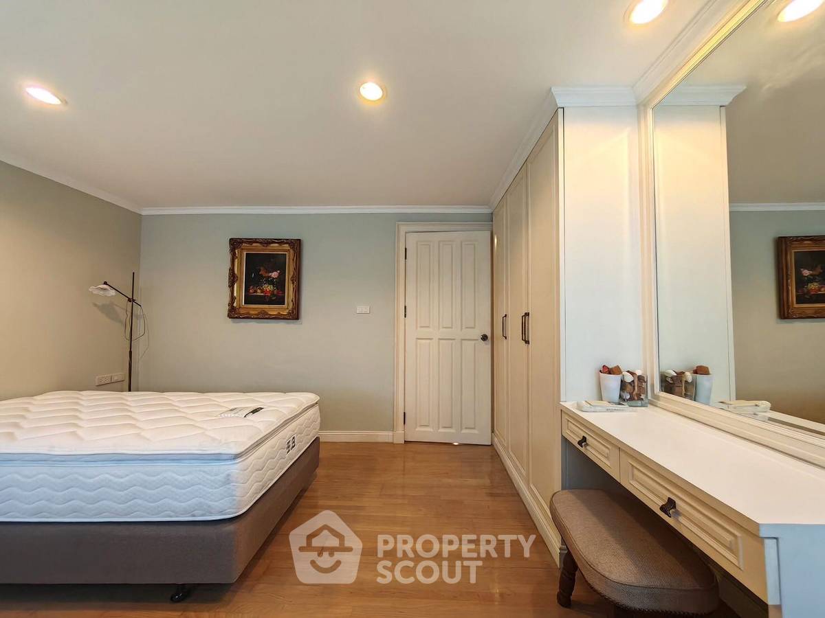picture 2-BR Condo at La Maison Ruamrudee near BTS Phloen Chit (ID 2327479) - 12/25