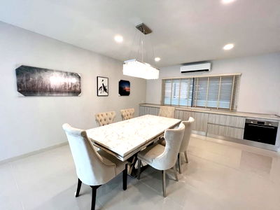 บ้านเดี่ยวให้เช่า : ให้ เช่า: บ้านหรู The Centro Bangna เฟส 1 - 61 ตร.ว. ใกล้เมกะบางนา เฟอร์นิเจอร์ครบ พร้อมเข้าอยู่