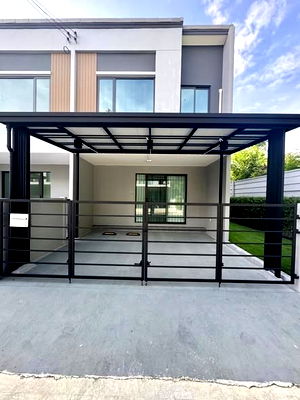 Townhouses for rent Suwannaphum International Airport : 🌈🏡 Hot Deal! Urgent Lease! Townhome Pleno Sukhumvit-Bangna 2 Corner Unit with Large Area Muang Kaew Golf Course View ⛳