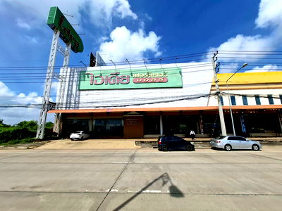 โรงงาน สี่แยกอินโดจีน พิษณุโลก : ขายด่วน! อาคารห้างแสดงสินค้าขนาดใหญ่ และโกดังสินค้า พร้อมบ้านพักอาศัย บนที่ดิน 4 ไร่เต็ม ทำเลติดถนนสายหลัก ใจกลางเมือง พิษณุโลก