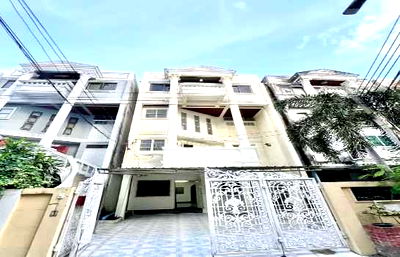 เช่าทาวน์โฮม วิทยาลัยป้องกันราชอาณาจักร (วปอ.) : ให้ เช่า ทาวน์โฮม บ้าน อารีย์สัมพันธ์4 300 ตรม. 30 ตร.วา เหมาะเป็นสำนักงาน ออฟฟิต ใกล้ BTS อารีย์ อนุสาวรีย์